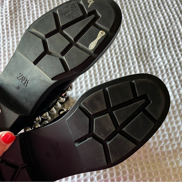 ZARA Leather Lug Sole Pearl Accented Chelsea Ankle Boots - Picture 6 of 10